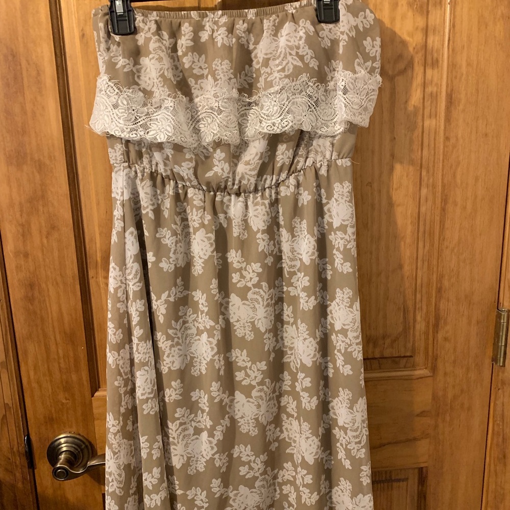 Studio Y Strapless Midi Dress! Size: Md